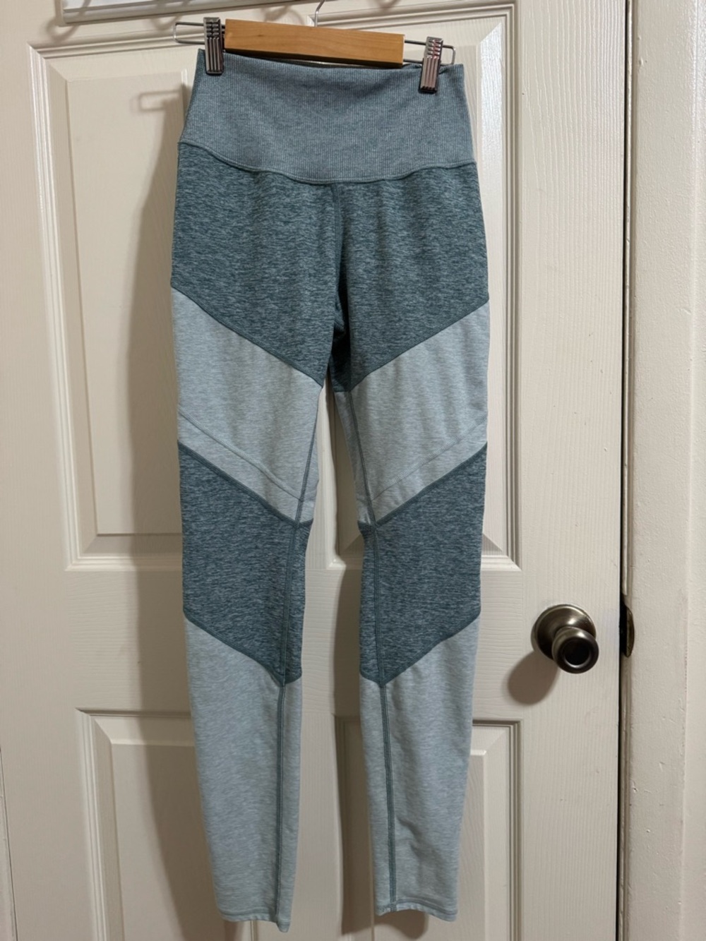 ALO Yoga Heathered Green Leggings
